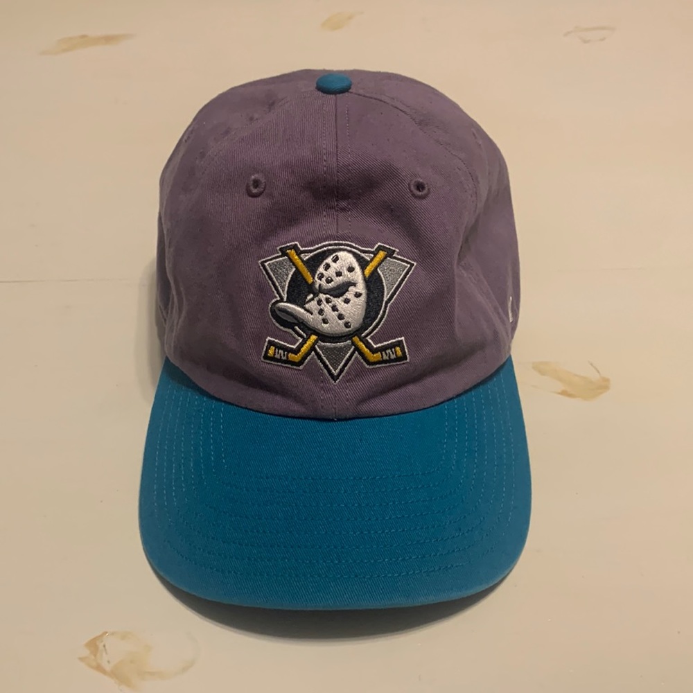 Adjustable Anaheim Ducks hat with vintage logo. Like New.
